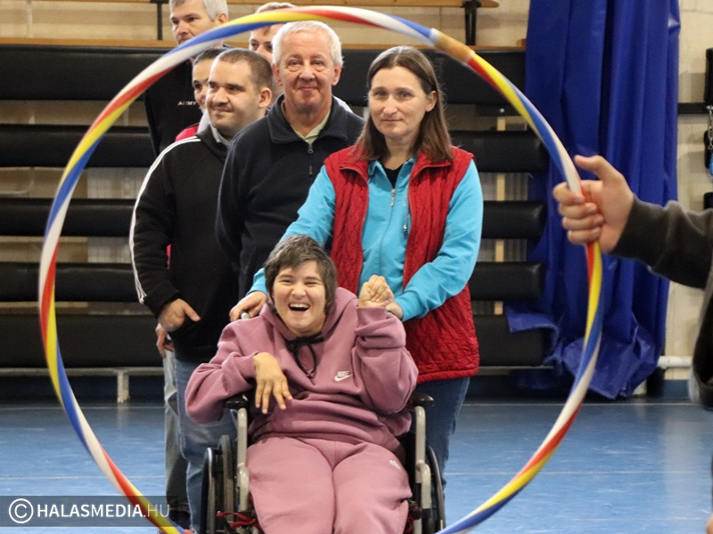 Játsszunk most együtt! <small>(youtube)</small>