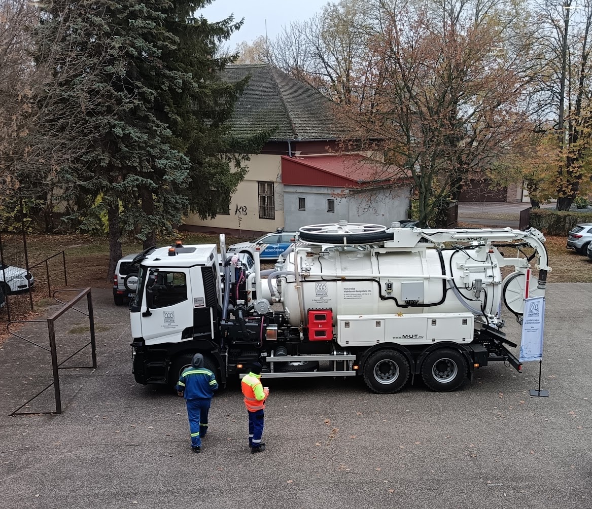 Új csatornatisztító gép segíti mostantól a hibák elhárítását <small>(youtube)</small>