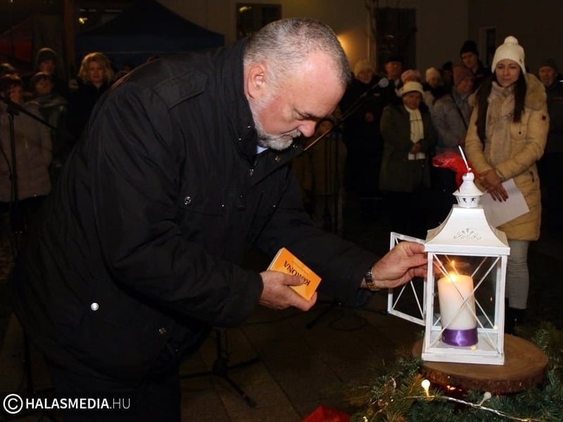 Advent vasárnapjain közös gyertyagyújtás lesz a városháza udvarában