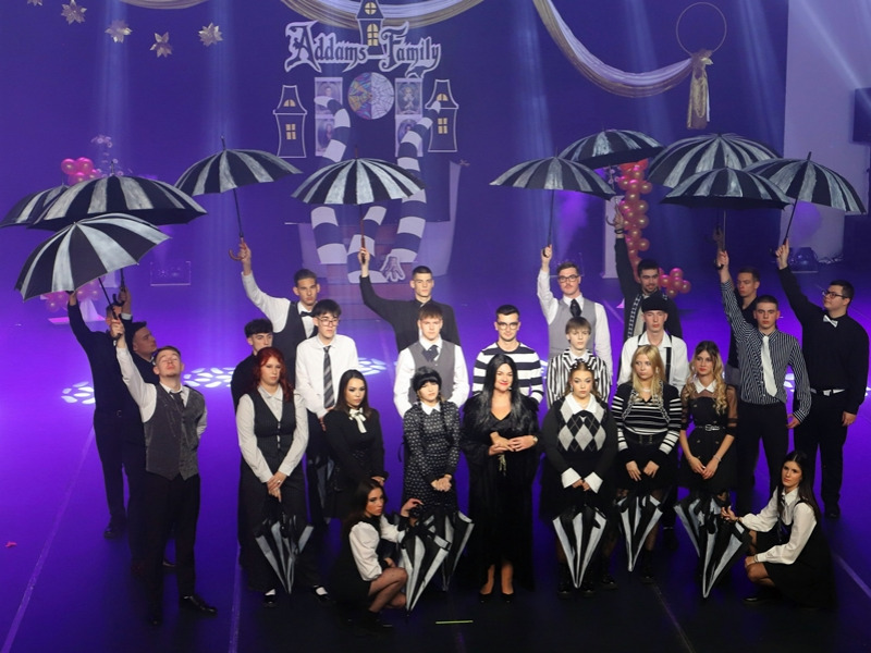 Három kívánság, az Adams Family, a riói karnevál és a sárkányharcosok a Tekó szalagavatóján