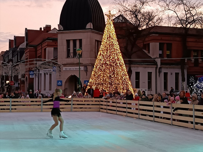 Steps On Ice – jégrevü a halasi korcsolyapályán