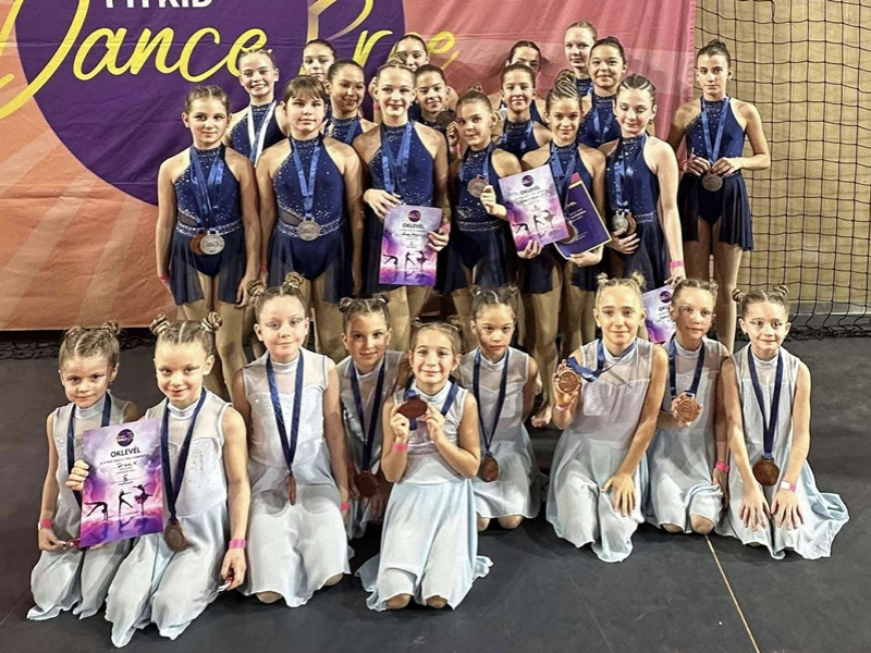 Érmekkel zárták az idei szezont a halasi fitneszes lányok