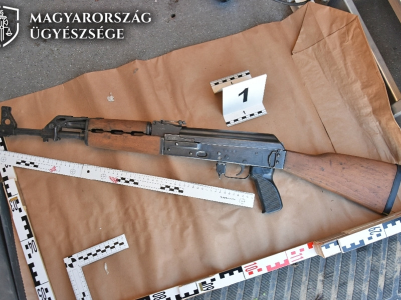 Újra átalakított gépkarabélyt vásárolt a halasi bíróságon lövöldöző férfi