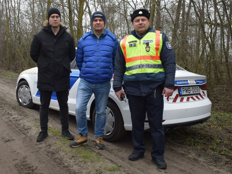 Begyógyszerezett fiatalt mentettek meg a rendőrök az erdész segítségével