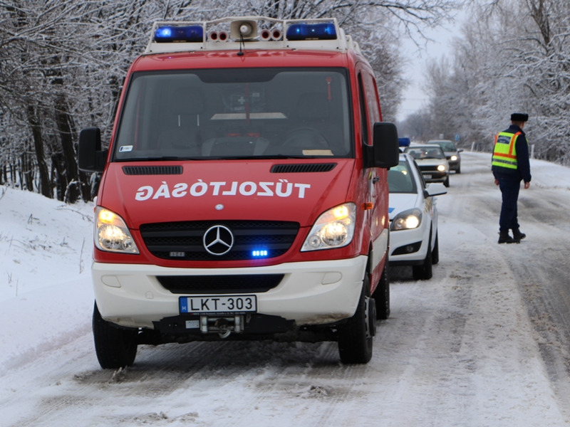 Kukásautót is menteniük kellett a halasi tűzoltóknak