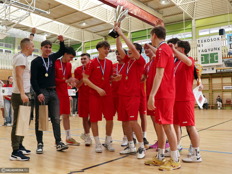 Nehéz (volt) a dolga a Katonának, de megnyerte a Szilády Kupát <small>(youtube)</small>