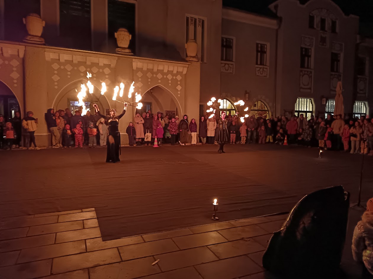 Mesés, tüzes, jeges, korizós, filmzenés szombat Halason