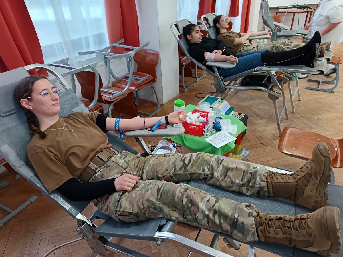 Vérükkel segítettek a Dékáni diákjai