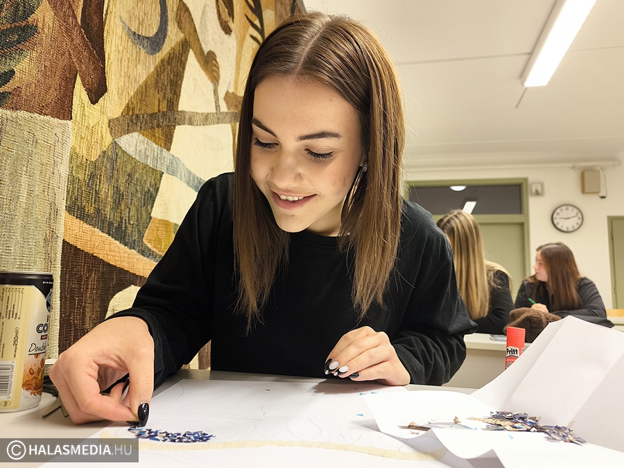 Ellátogattunk egy bibós rajzórára <small>(youtube)</small>