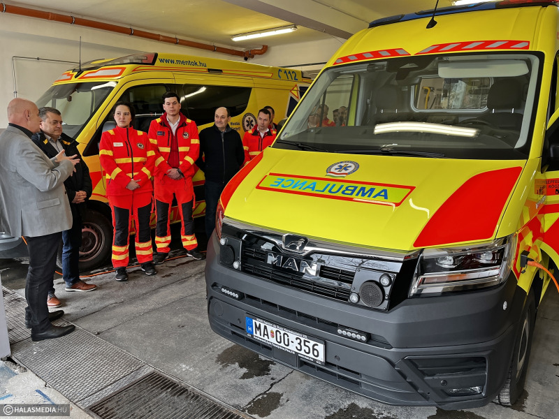 Új mentőautó állt szolgálatba Kiskunhalason