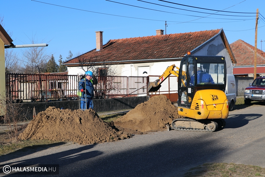 Utcafelújítás és bekötőcsere Borotán