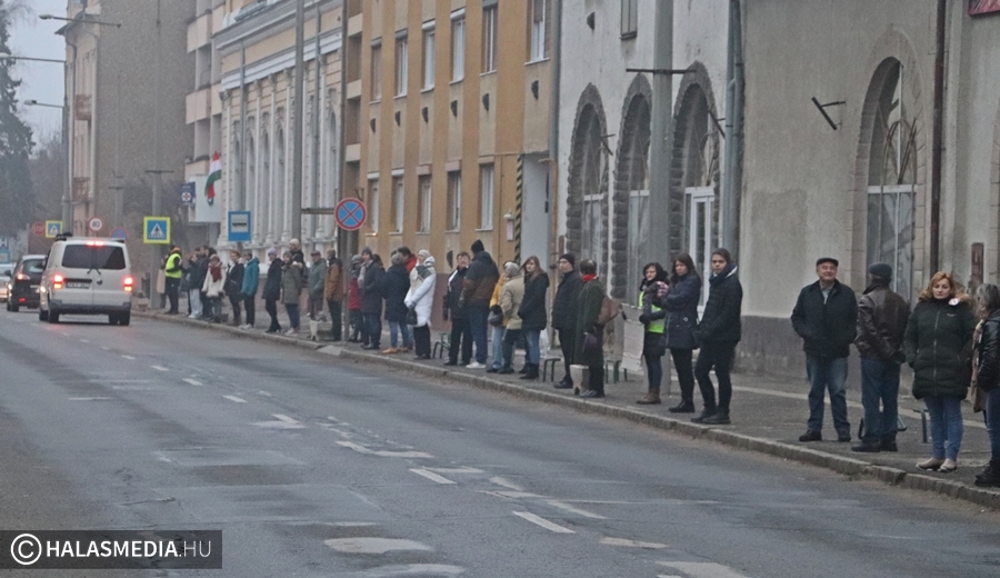 A Sziládytól a Közösségek Házáig ért az élőlánc