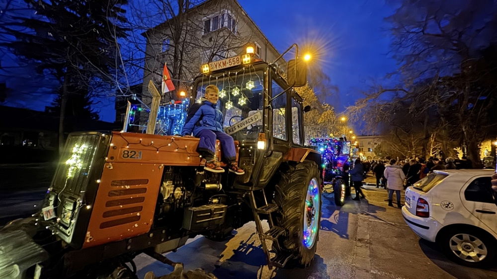 Fényfüzéres felvonulás, adventi gyertyagyújtás, koncert