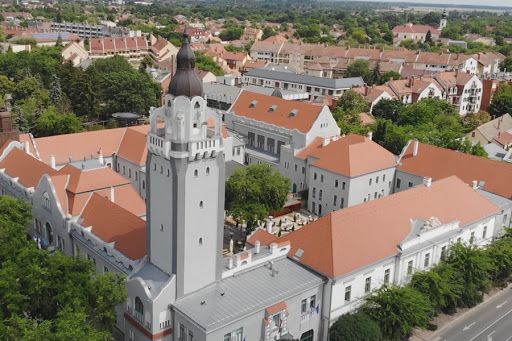 Már 30 vállalkozás vállal házhozszállítás Halason