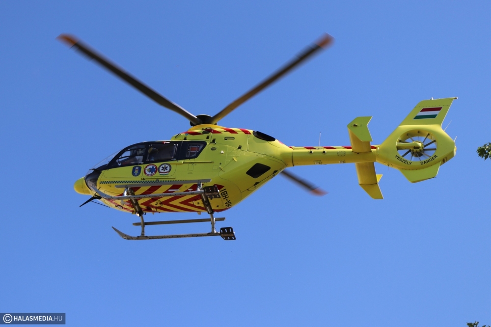 Súlyos balesetek a Halas környéki utakon, mentőhelikopterek a helyszínen