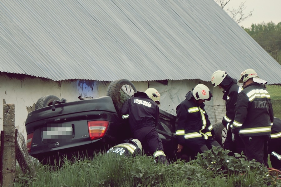 Halálos borulás Harkakötönynél: helyi sofőr a baleset áldozata (galéria)