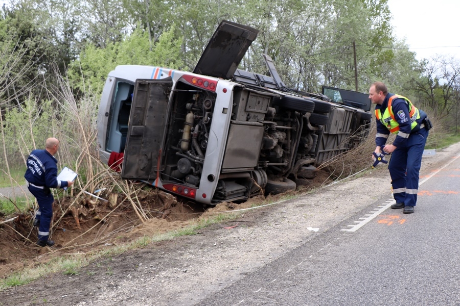 Buszbaleset Kiskunhalas közelében: 12 sérültet szállítottak kórházba (galéria)