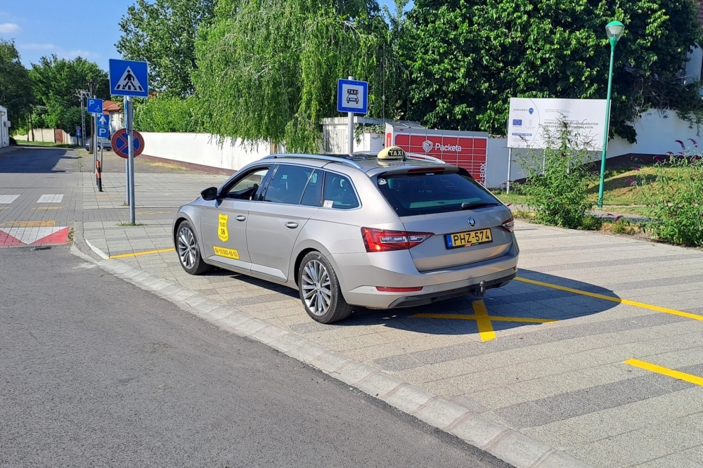 Új taxiállomás létesült a buszpályaudvarnál