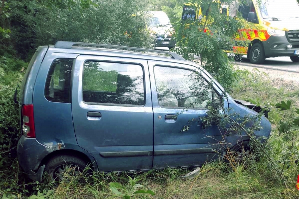 Árokba csapódott egy Suzuki Pirtó közelében