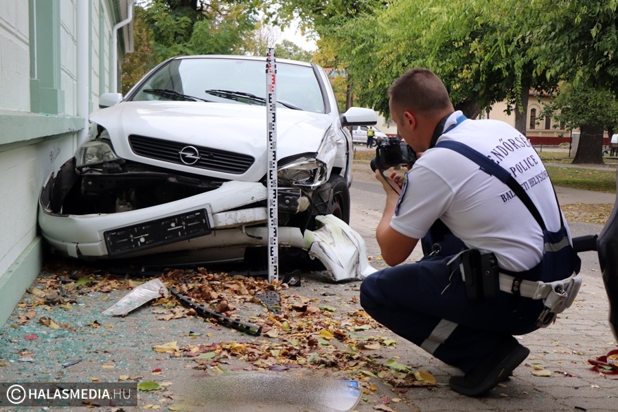 Öt járművet összetört, életeket veszélyeztetett az autótolvaj (galéria)