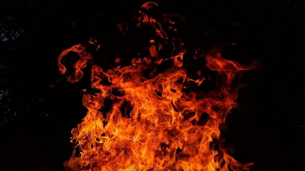  Három város tűzoltóit riasztották a lángoló épülethez