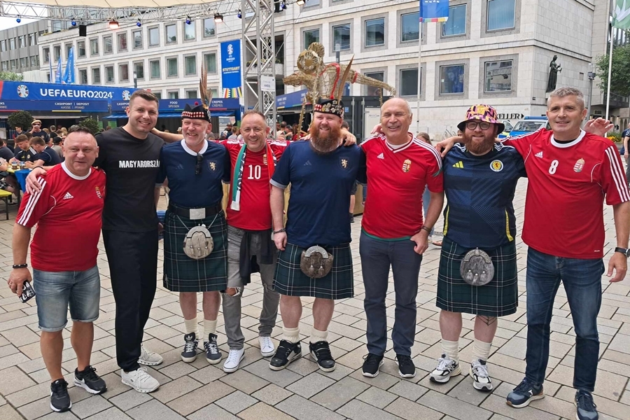 A halasi szurkolók is ápolják a skót-magyar barátságot
