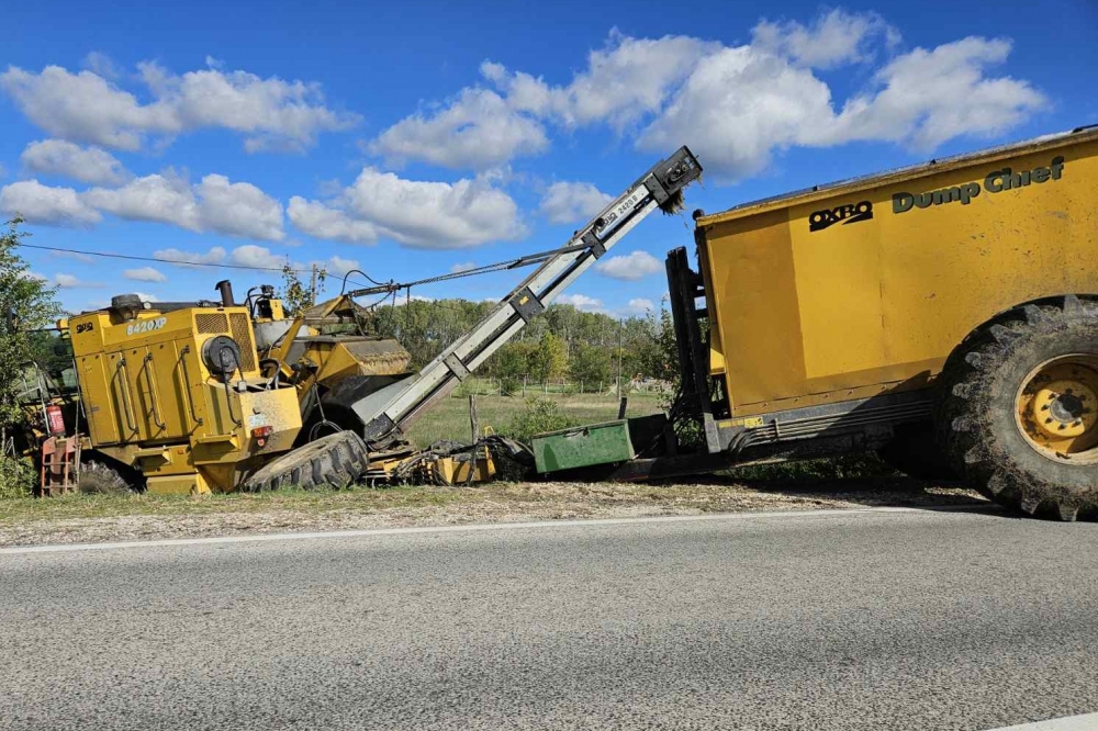 Árokba hajtott egy kombájn