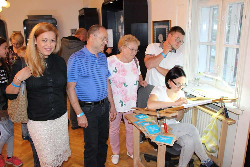 Csipkés ruhák a Kultúrképben