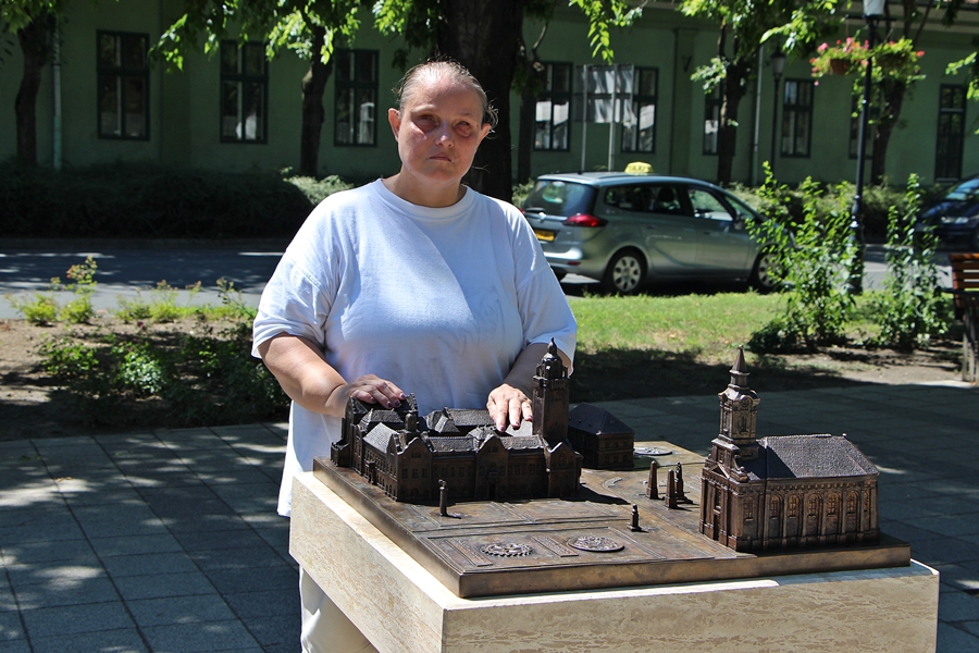 Vonzó térplasztika