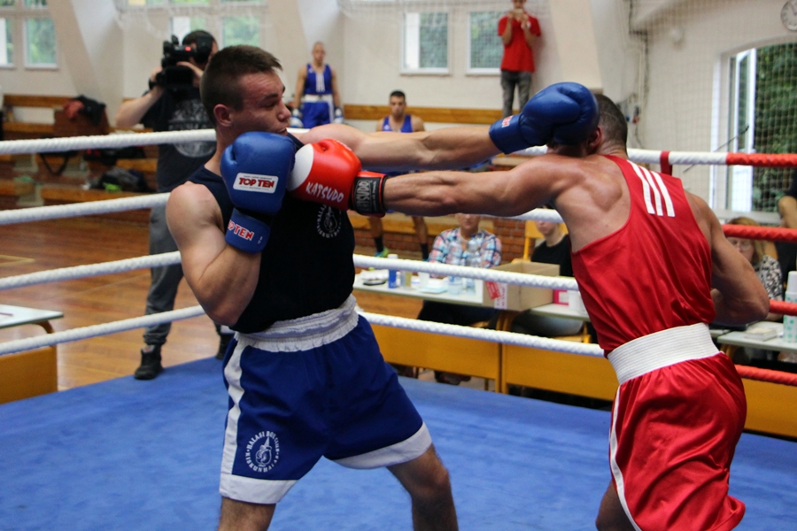 Halasiak a First Ringen