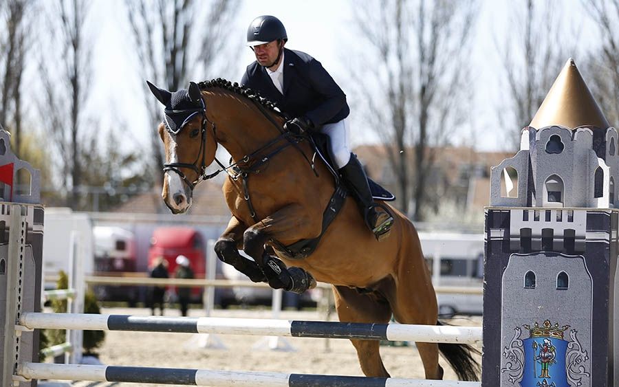 Karádi győzelmek, halasi sikerek a lovasparkban