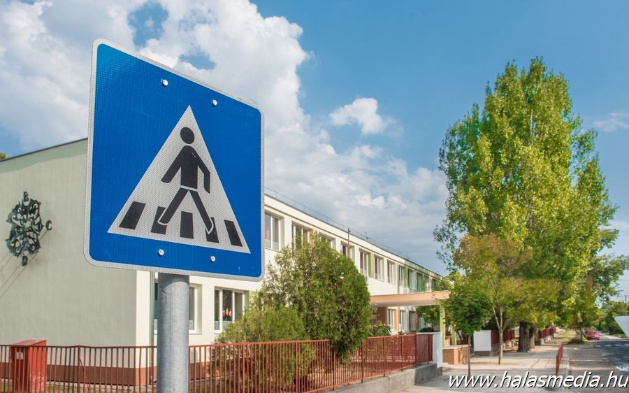 Hétfőtől suli forgalom az utakon