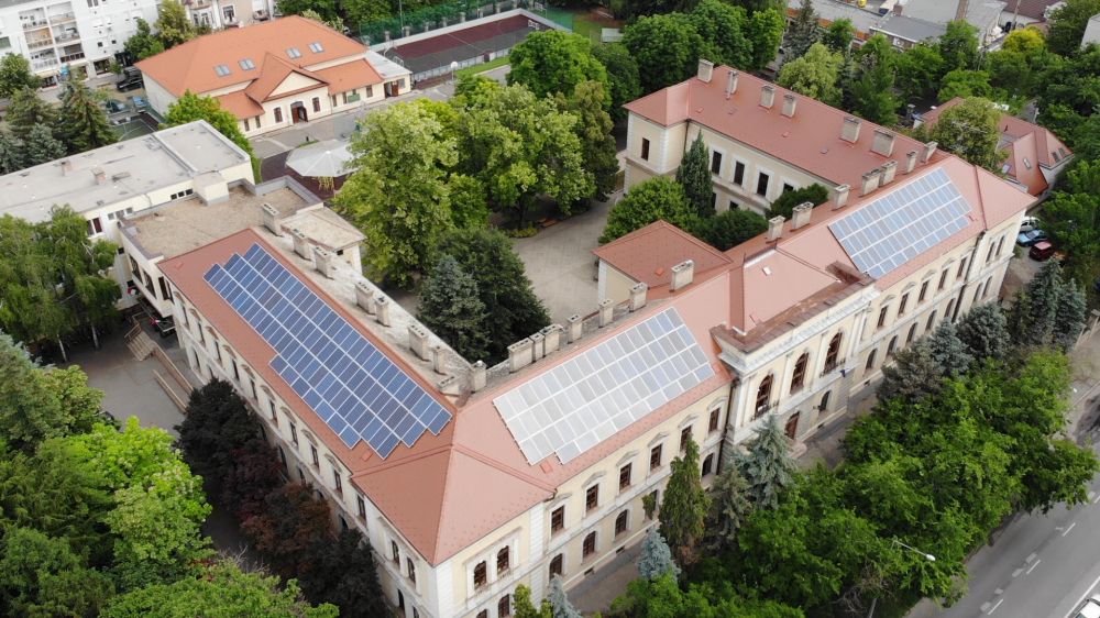 A sziládys ballagók tablóképe a Halasi Tükörben