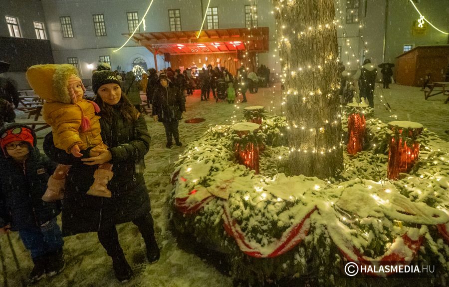 Legyünk minél többen a mai adventi gyertyagyújtáson!