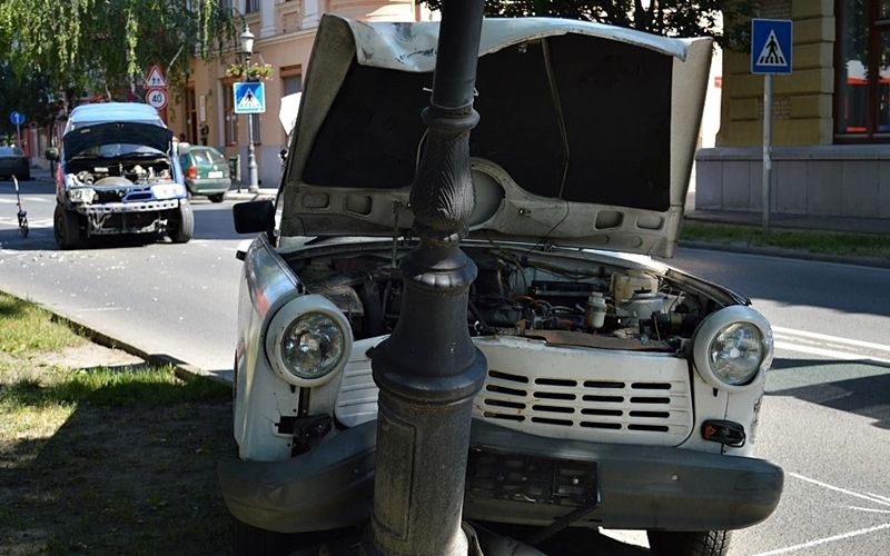 Trabant és Nissan karambolja a belvárosban