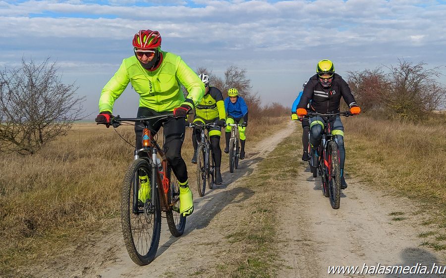 Pedálos évzáró terepen és országúton (galéria)