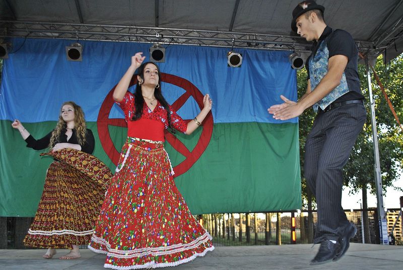 Cigány-magyar táncházak a Sziládyban