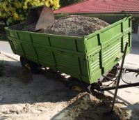 Pótkocsi alatt szakadt be a talaj