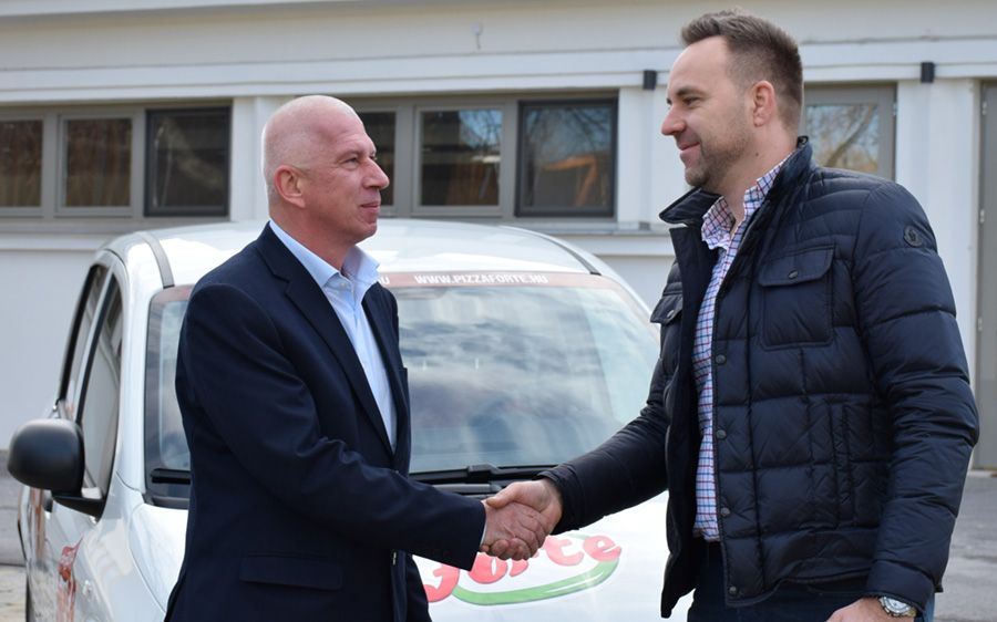 KB Autoteam Kft: Félszáz új Fiat Panda Van a Pizza Forte Kft.-nak (galéria)