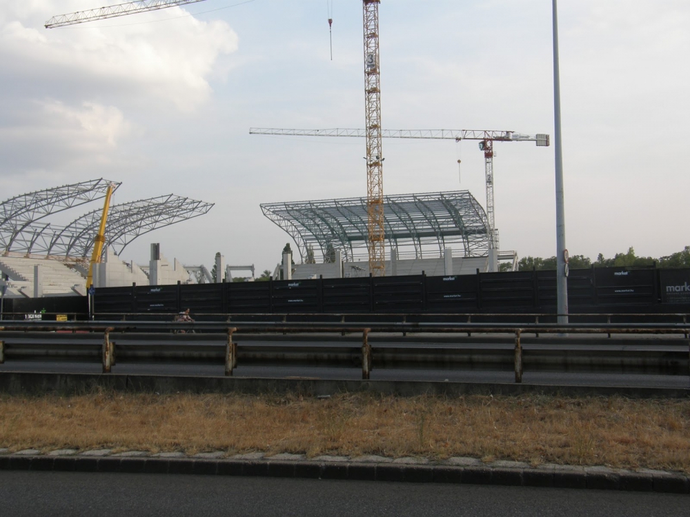 Tízmillió csavar a stadionban