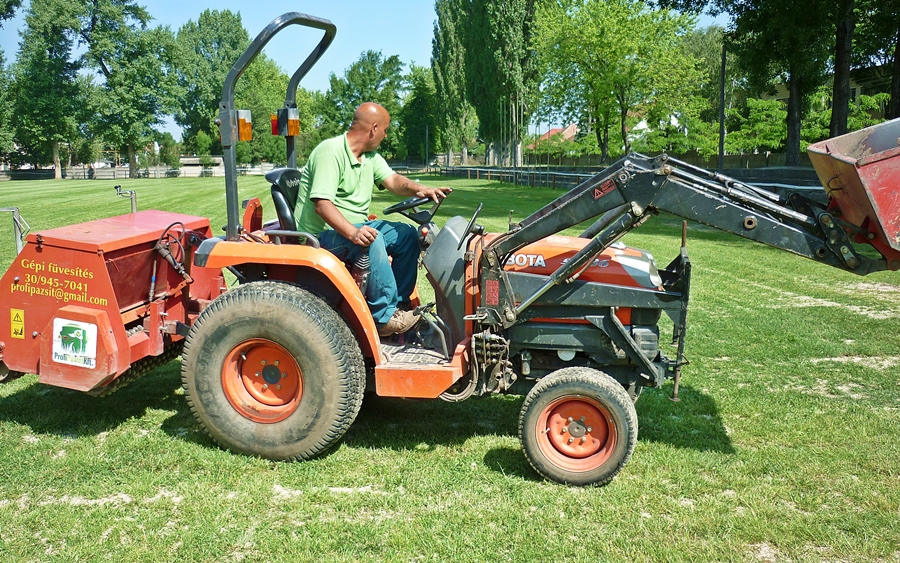 Lyukak, sóder - így lesz golfpálya minőség