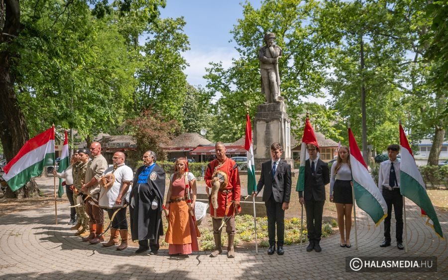 Magyar hősökre emlékeztek a kuruc szobornál (galéria)