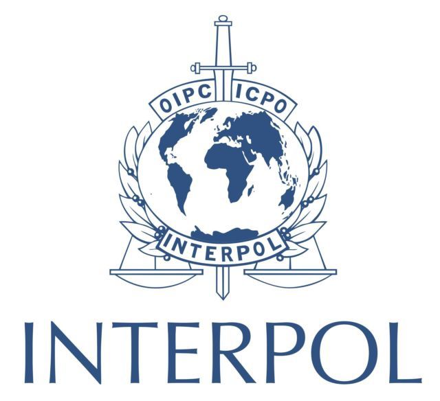 Interpol körözés a Mol-elnök ellen