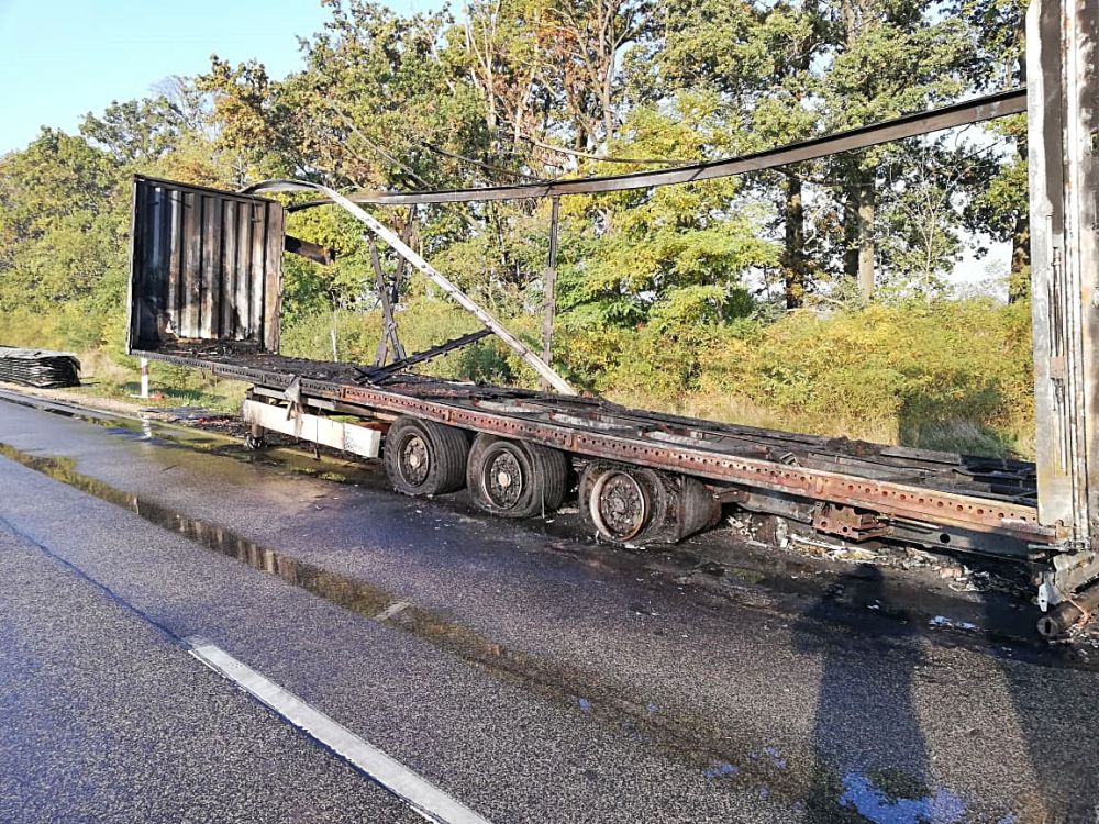 Kigyulladt egy kamion Kisszállás és Mélykút között