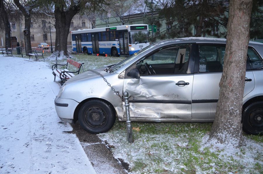 Baleset a buszmegállónál (frissítve)