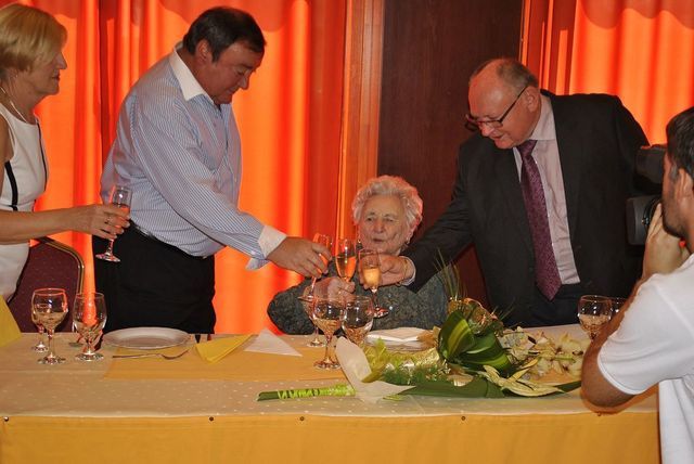 100 éves nénit köszöntöttek Kiskunhalason