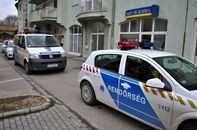 Rendőrök fékezték meg a feldühödött családtagokat