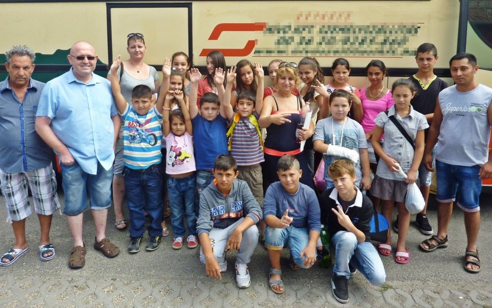 Balatoni nyaraláson halasi roma gyerekek