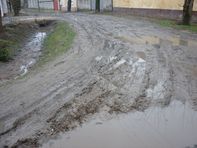 Sártenger a földesutakon