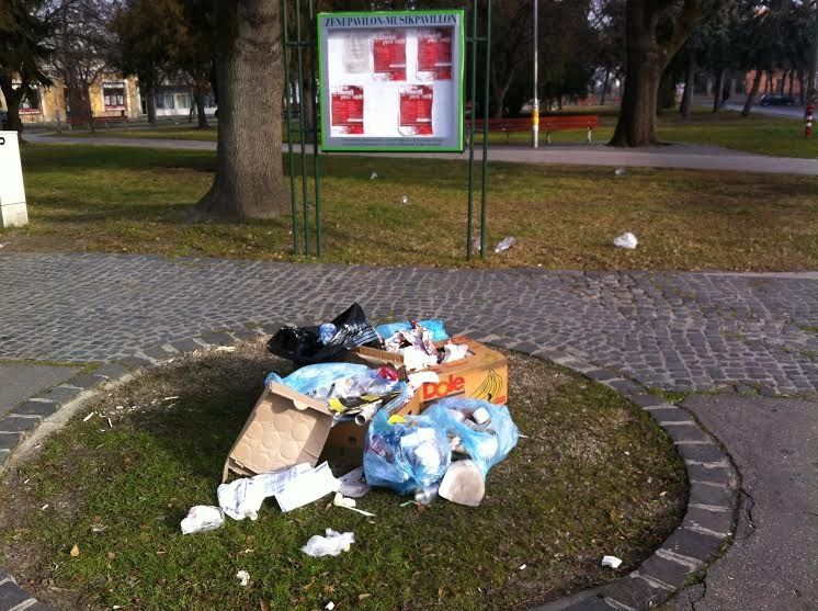 Ünnepi szemét a főtéren